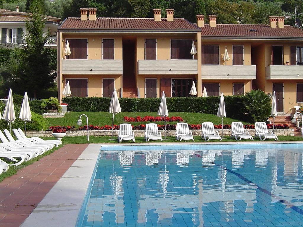Residence Liana Albisano Torri Del Benaco Kültér fotó