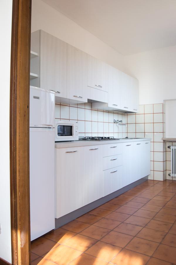 Residence Liana Albisano Torri Del Benaco Kültér fotó
