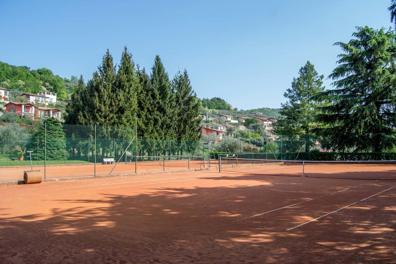 Residence Liana Albisano Torri Del Benaco Kültér fotó