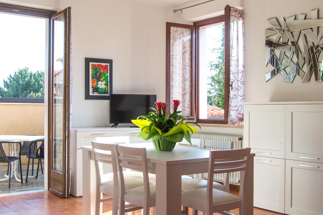 Residence Liana Albisano Torri Del Benaco Kültér fotó