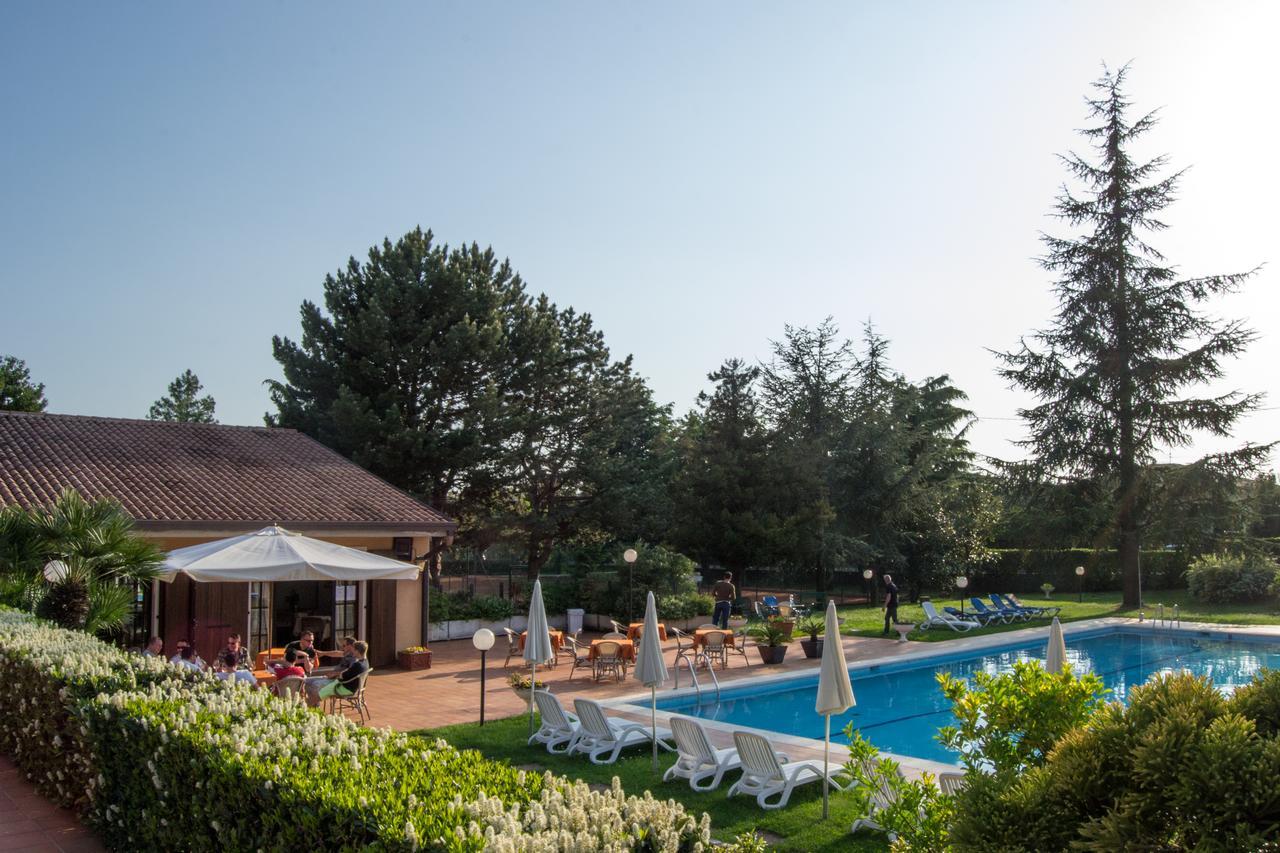 Residence Liana Albisano Torri Del Benaco Kültér fotó