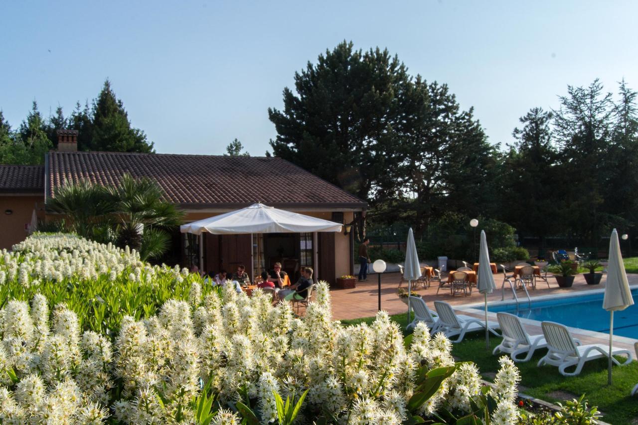 Residence Liana Albisano Torri Del Benaco Kültér fotó