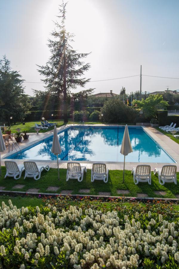 Residence Liana Albisano Torri Del Benaco Kültér fotó